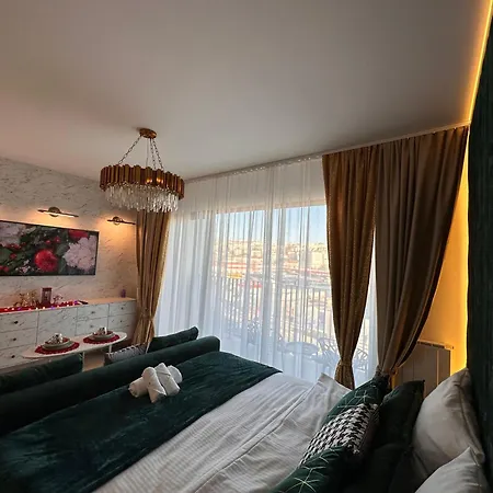 Beldorado - Waterfront Luxury Amber